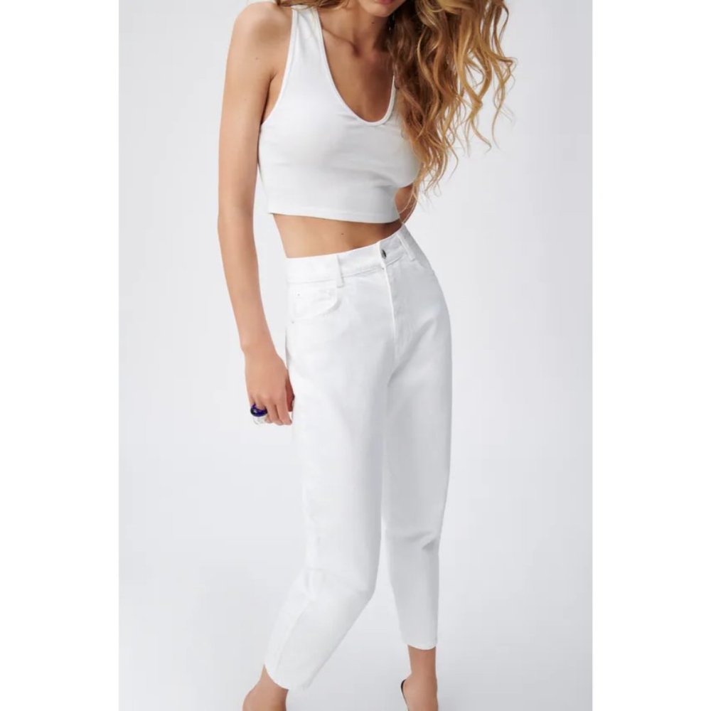 ZARA Women's Size 4 White Mom Fit High Rise Ankle Fit Rigid Denim Jeans